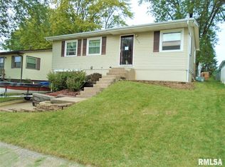 2410 W 58th St, Davenport, IA 52806
