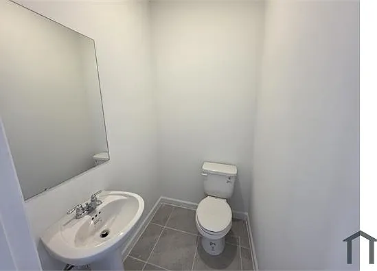 4 bed, $2,900 — Photo 1