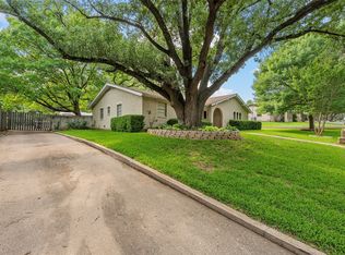 120 Wooded Crest Dr, Woodway, TX 76712