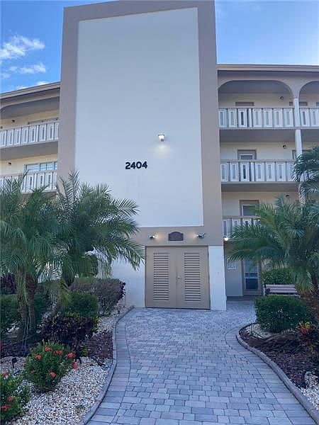 1st image of 2404 Antigua Cir APT F3