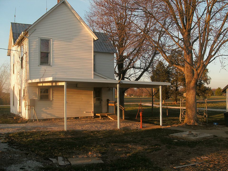 2nd image of 9780 Farmers Ln NE