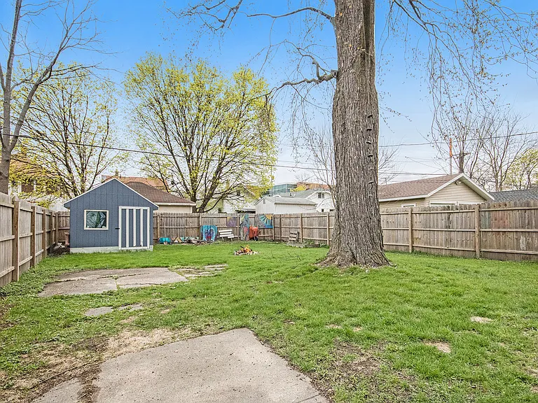945 Lake Michigan Dr NW — Photo 3