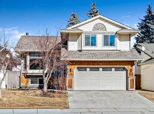 851 S McKenzie Dr SE, Calgary, AB T2Z1W3