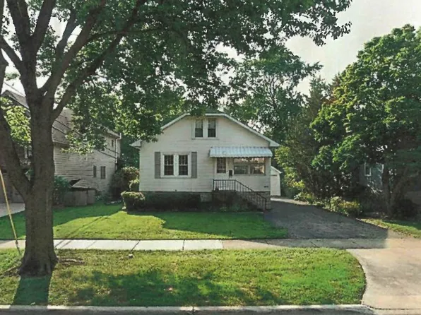 4632 Washington St, Downers Grove, IL 60515