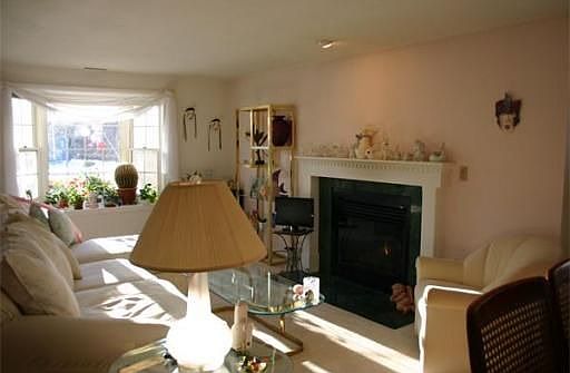 5th image of 33 Whittier Meadows Dr