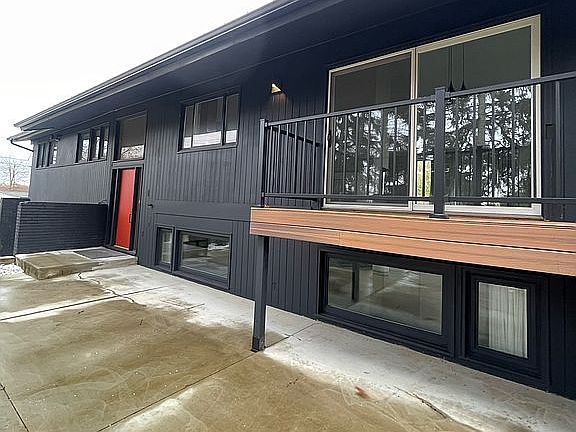 5th image of 138 W Grayling Dr