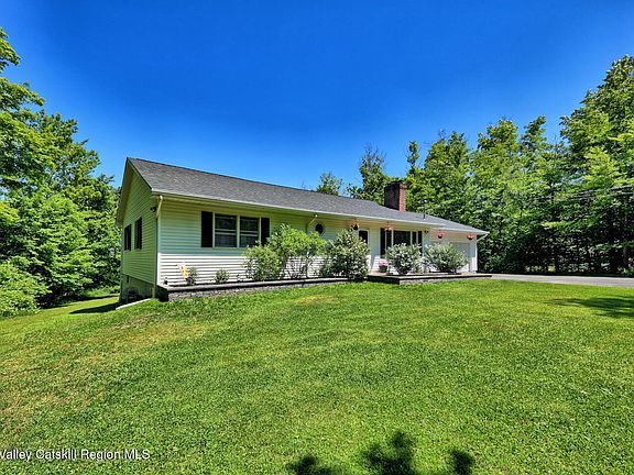 3rd image of 328 Woodard Road