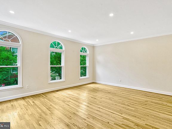 5th image of 3834 Charles Ave