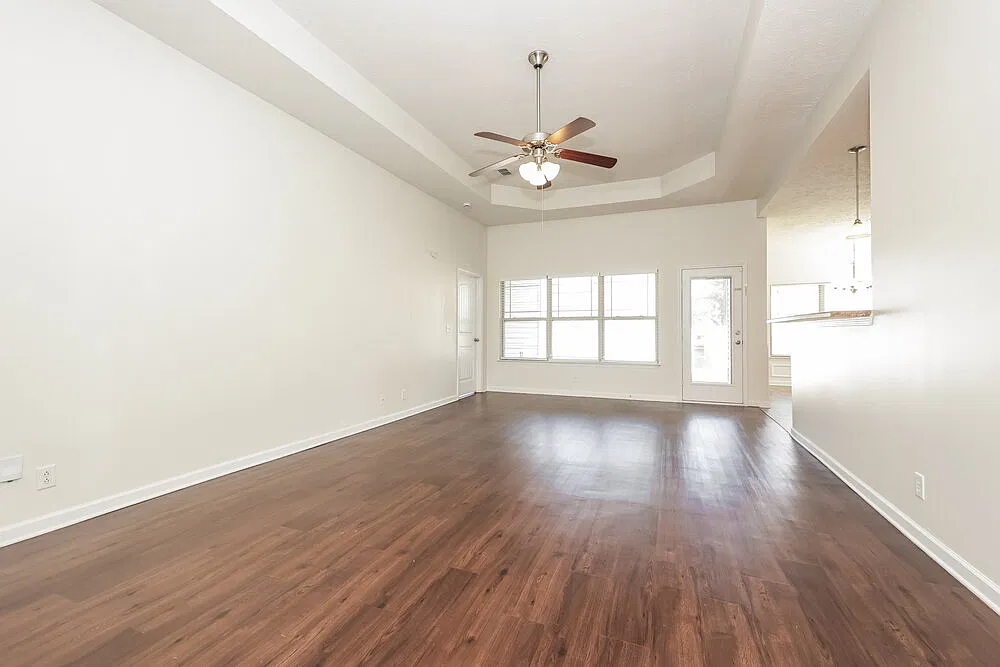 3 bed, 2.0 bath, 1643 sqft, $2,090 — Photo 3