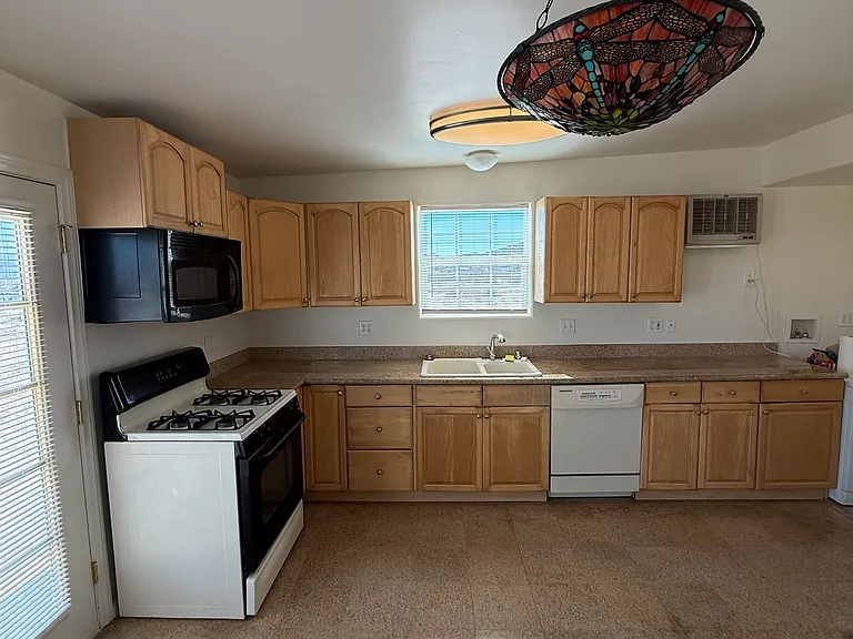 62350 Belmont St — Photo 2