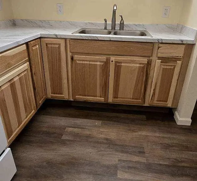 405 W Oak St #A — Photo 2