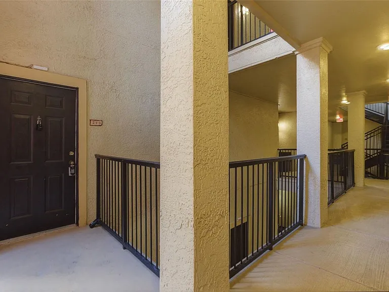 107 Vista Verdi Cir #213 — Photo 3