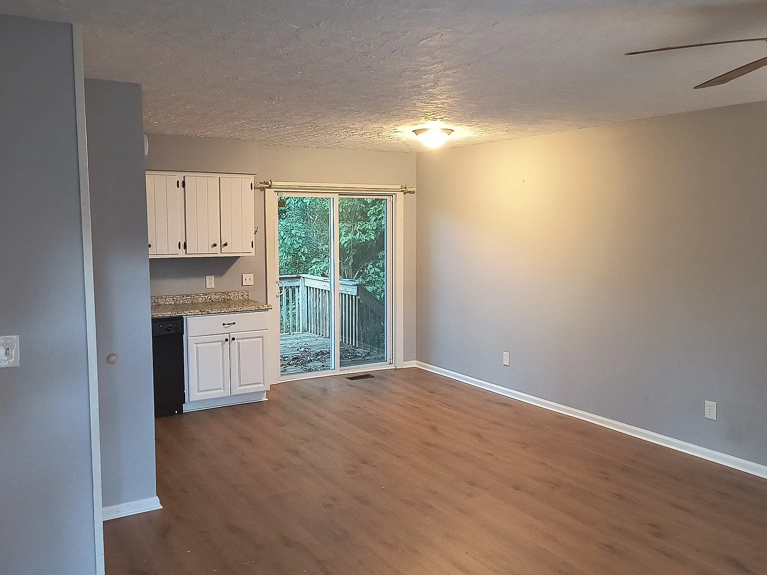 3 bed, 1.5 bath, 1056 sqft, $1,650 — Photo 2
