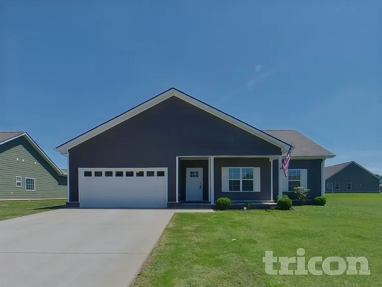 820 Ellyson Dr — Photo 2