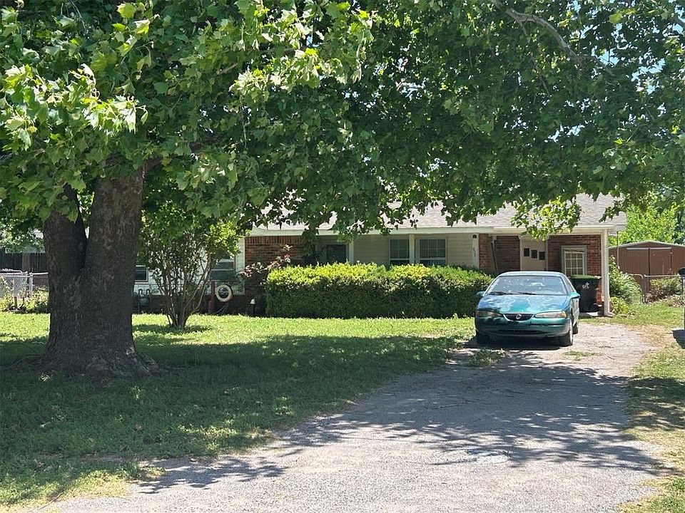 2nd image of 404 S Fox St