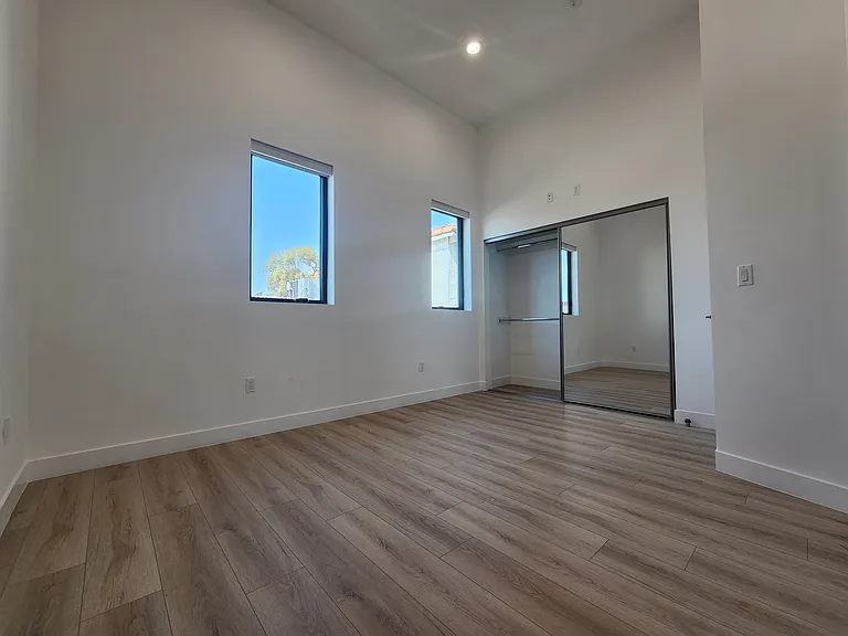 6061 Fulton Ave #6 — Photo 28