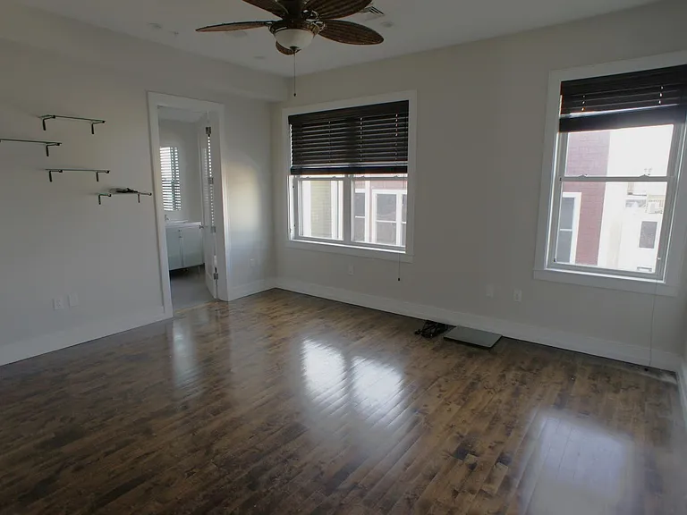 170 Bowen St #3 — Photo 6