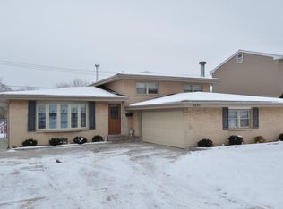 8549 Blue Ridge Ave, Hickory Hills, IL 60457