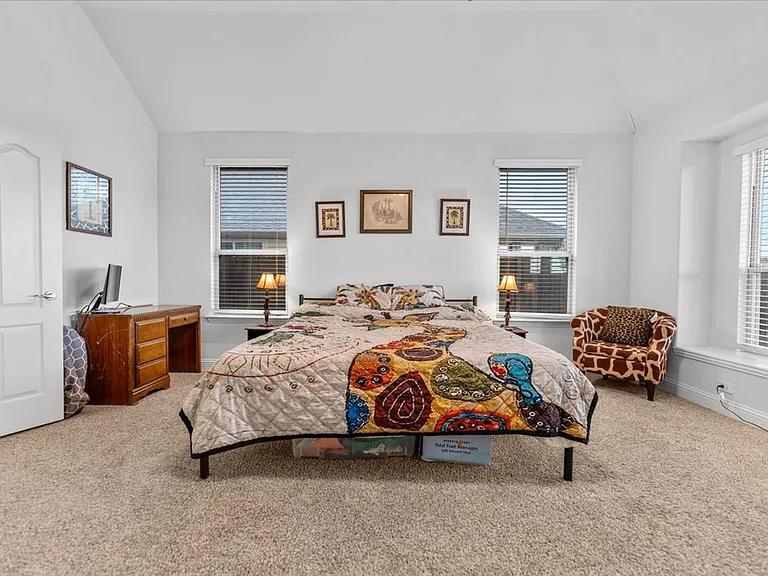 2760 Richard St — Photo 12