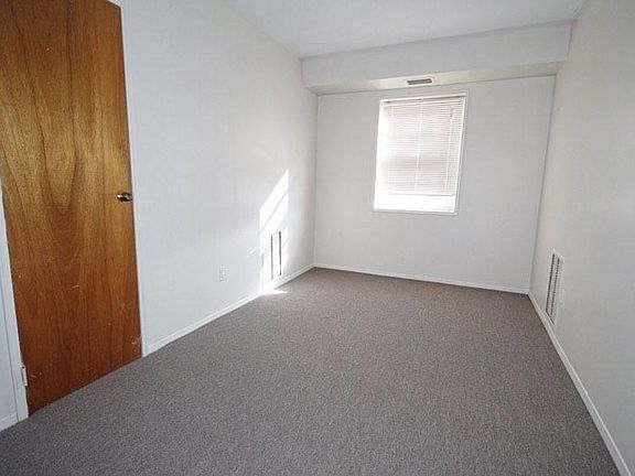 5th image of 167 Cromwell Ave #5