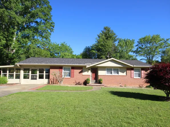 242 Saint Johns St, Arden, NC 28704