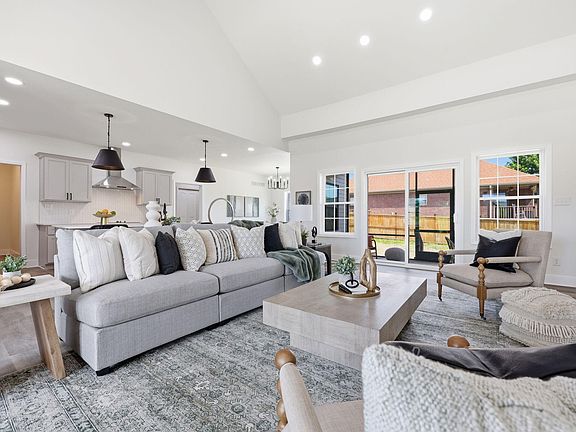 4th image of 414 Fairholme Way