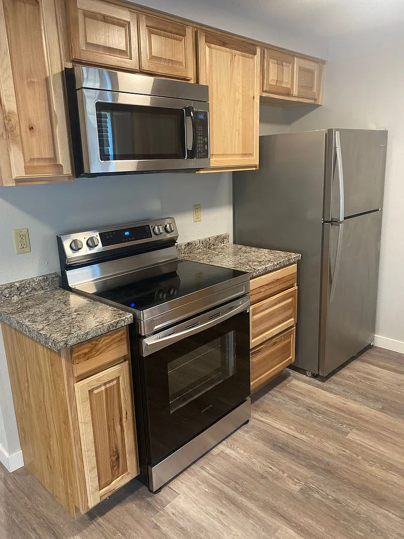 Darling Updated Apartment in the Heart of Prineville — Photo 1