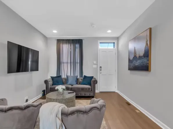 2119 E Chase St, Baltimore, MD 21213