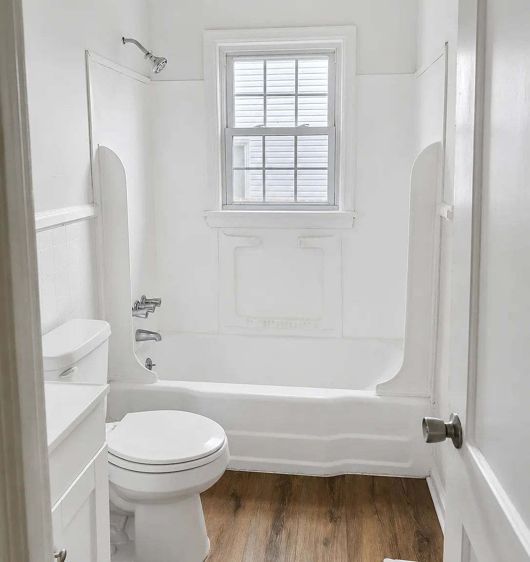 1021 Moravia St — Photo 4
