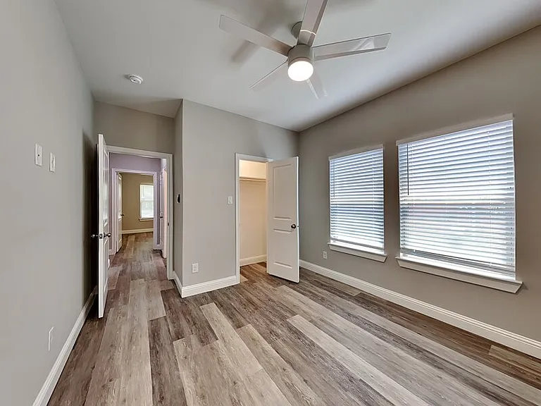2512 Sharon St — Photo 12