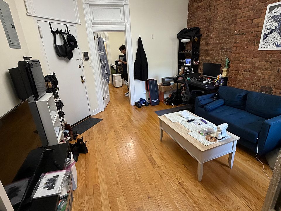 1st image of 194 Court St APT 7