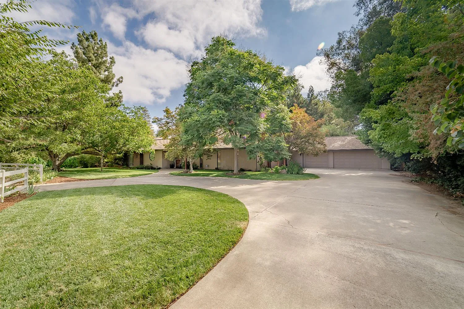 2451 E Tiffany Ln photo 1