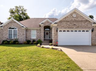 8906 Wooden Horse Dr, Louisville, KY