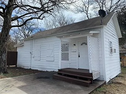 1102 E Lamar St #A — Photo 1