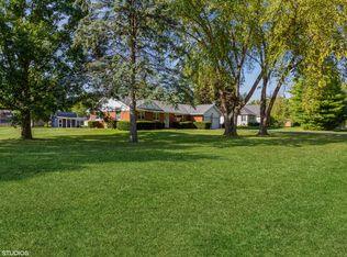 27 E Larkspur Ln, Bristol, IL 60512