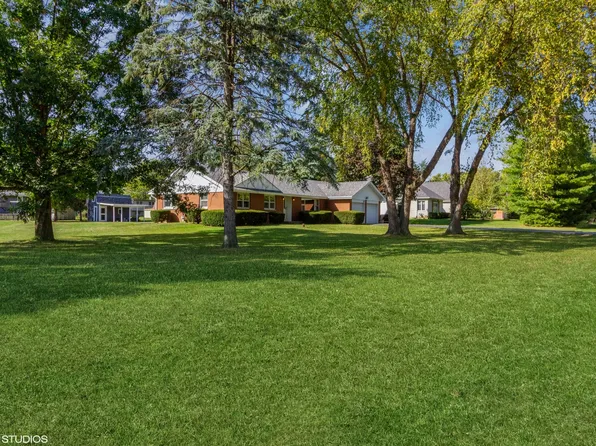 27 E Larkspur Ln, Bristol, IL 60512