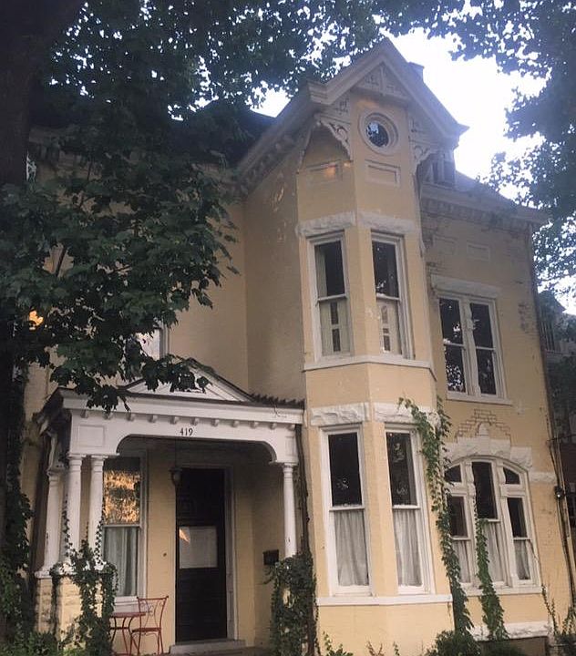 Front of 419 W 2nd Street