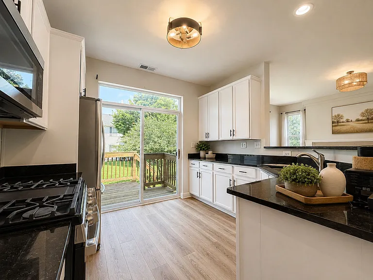 367 Chesapeake Ln — Photo 5