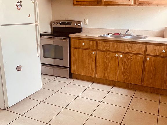 3rd image of 606 N Gordon St