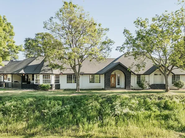 27118 Redhawk Ln, Clovis, CA 93619