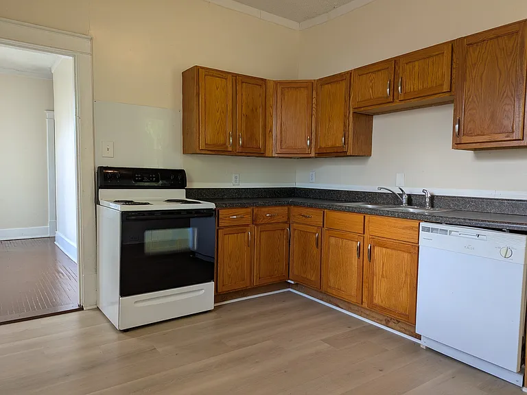 601 Oneal St — Photo 3