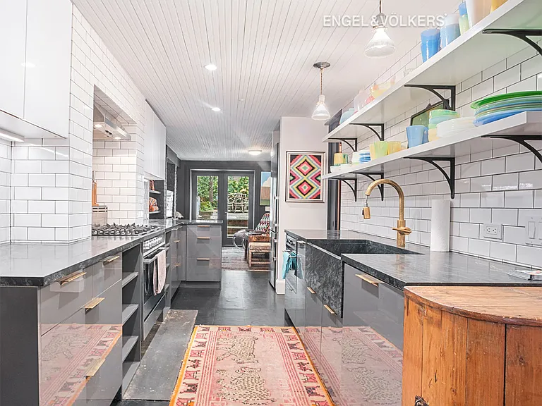 351 W 30th St — Photo 15