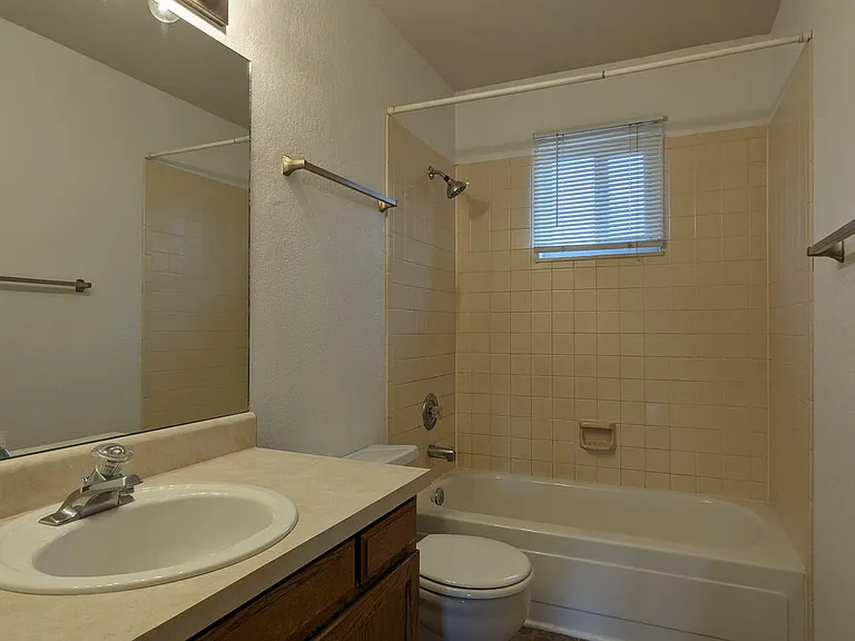 1299 Vondelpark Dr #B — Photo 8