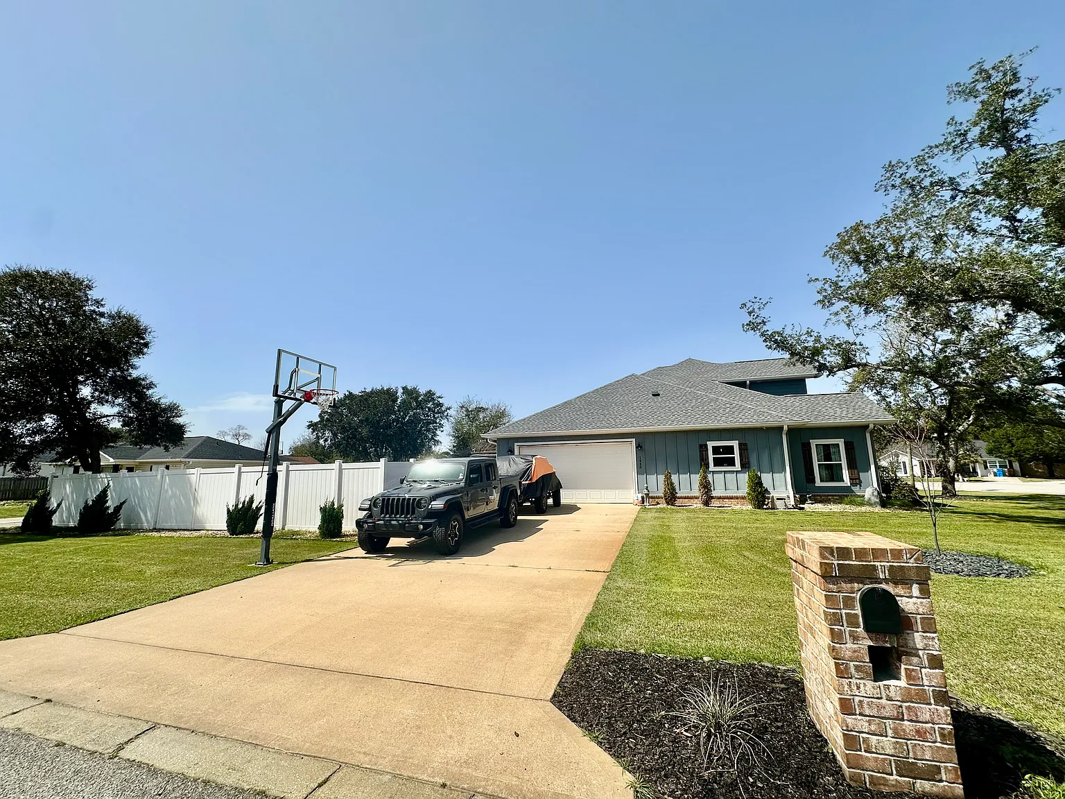 1443 Central Pkwy — Photo 3