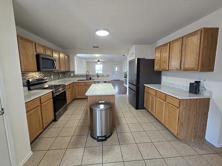 3915 Arrowwood Bnd — Photo 5