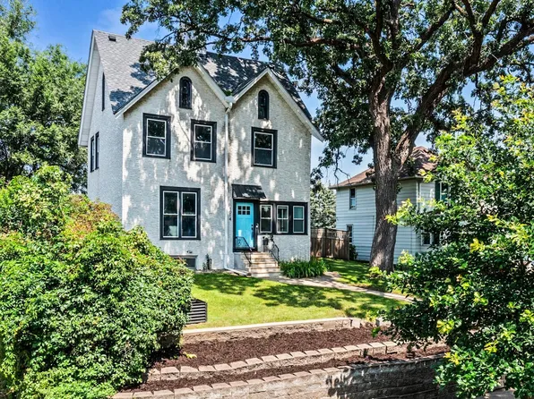 1014 Manvel St, Saint Paul, MN 55114