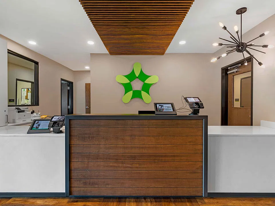 Lobby and Guest Check-in