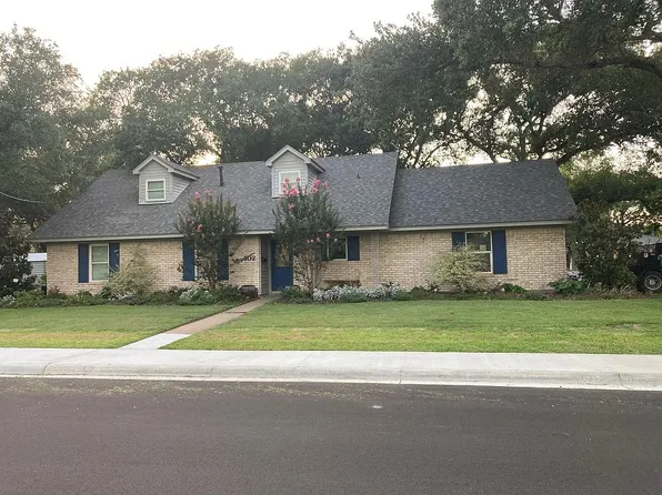 402 Town And Country Dr, El Campo, TX 77437