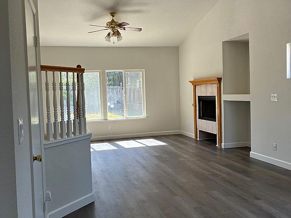 5th image of 1460 Portsmouth Ln
