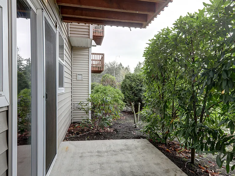 Ambaum Place I | Modern Apartment Homes w/ In-Unit Laundry! — Photo 16